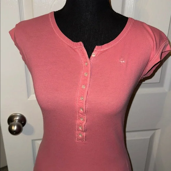 π€ABERCROMBIE & FITCH LIGHT CORAL THIN HENLEY TOP SIZE Mπ€ - Picture 2 of 9